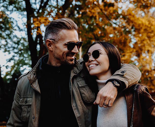 chic-couple-walking-city