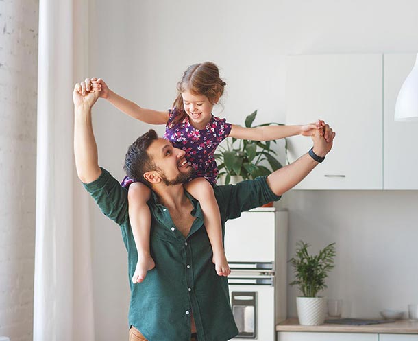 dad-carrying-daughter-on-shoulders-at-home (1)