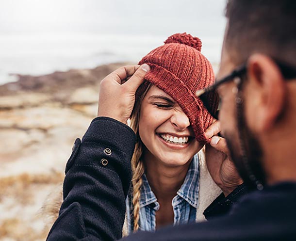 goofy-couple-by-the-sea